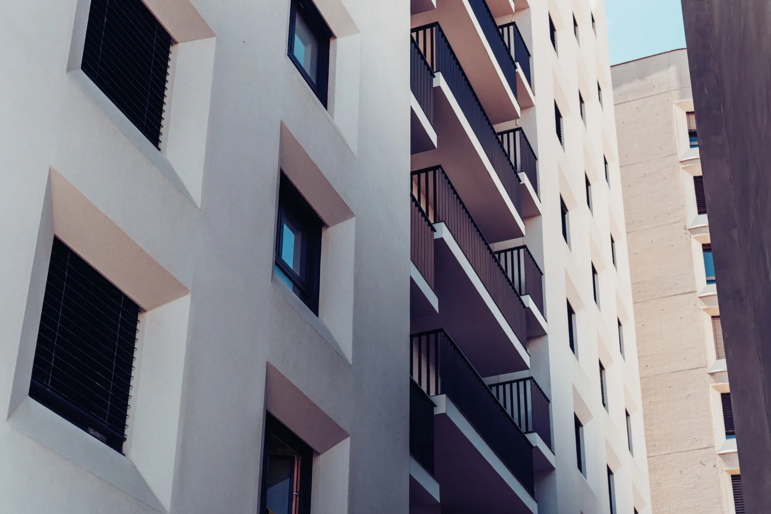 ADICAE exige medidas urgentes para garantizar una vivienda asequible y protección efectiva para las personas consumidoras